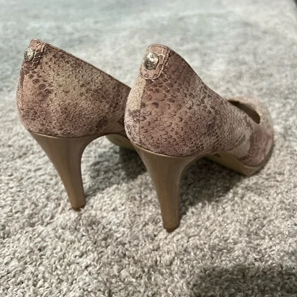 Anne Klein Peep Toe Heels (Size 7.5) - Picture 4 of 4